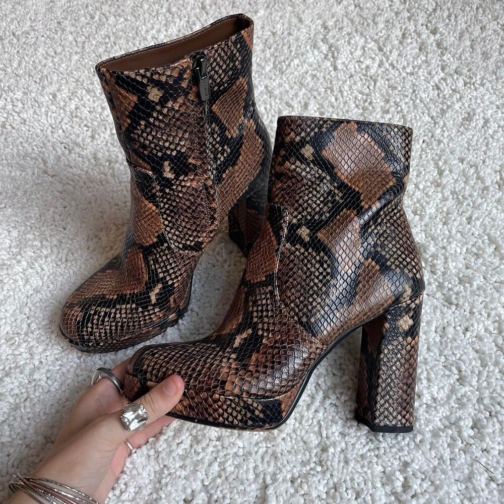 Vince-camuto Women's Brown and Orange Boots